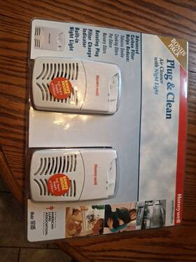 16185 Honeywell Bonus Pack Discontinued 2 Plug And Clean Air Cleaner With Nightlight