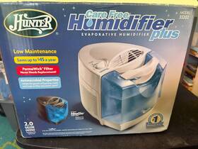 33202 Hunter Carefree Plus Humidifer 2.0 Gal Output. New In Box