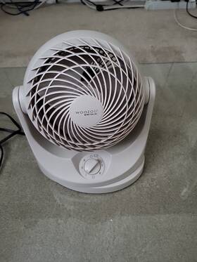 530457 Woozoo By Ohyama Powerful Silent Desk Fan / Table 30w Pcf- He15 Beige